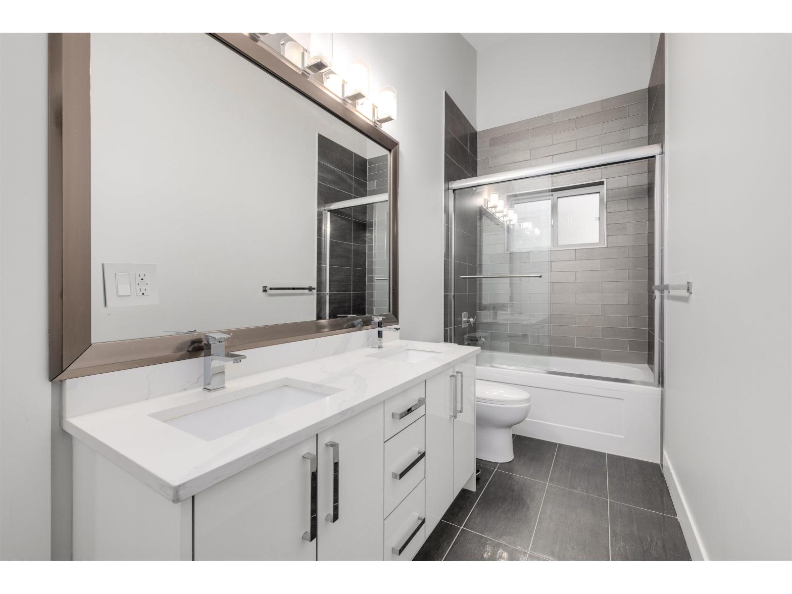 2071 165 Street, Surrey, British Columbia  V3Z 0X6 - Photo 2 - R3082772