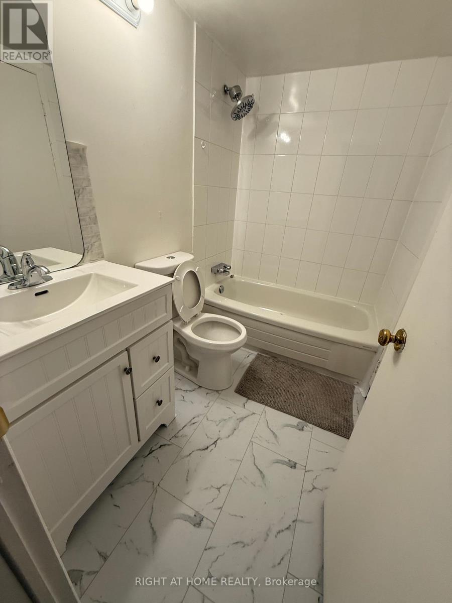 E - 1033 Cummings Avenue, Ottawa, Ontario K1J 9K6 - Photo 21 - X12438912