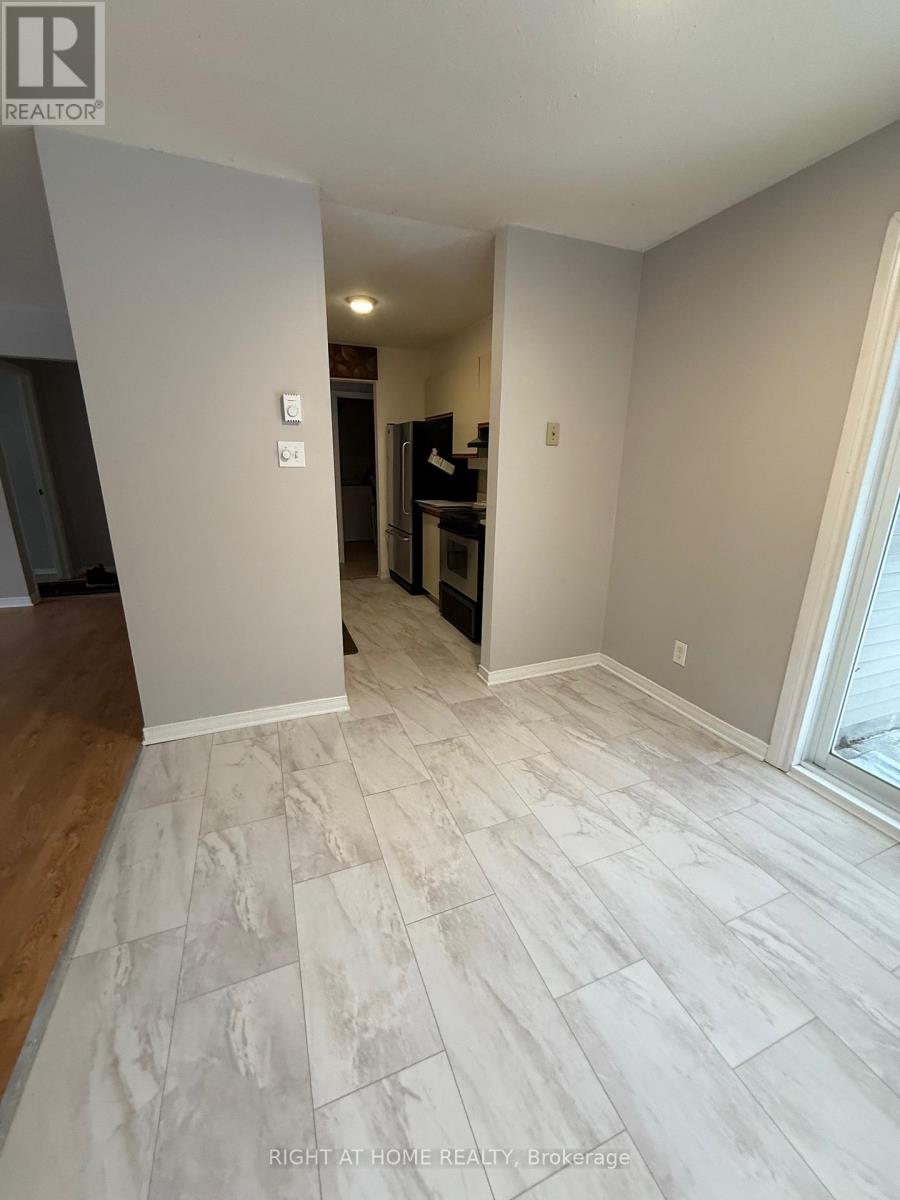E - 1033 Cummings Avenue, Ottawa, Ontario  K1J 9K6 - Photo 13 - X12438912