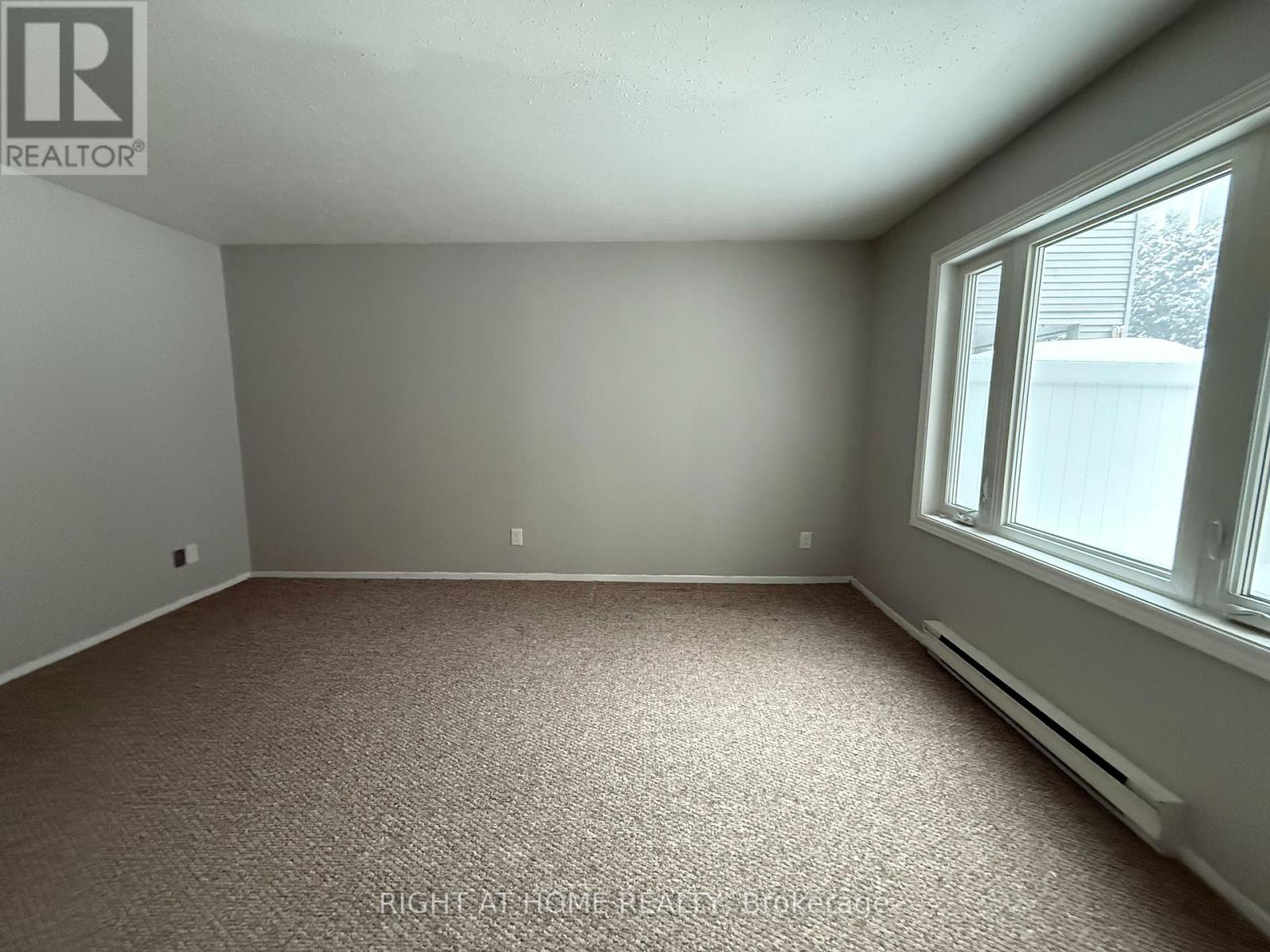 E - 1033 Cummings Avenue, Ottawa, Ontario  K1J 9K6 - Photo 19 - X12438912