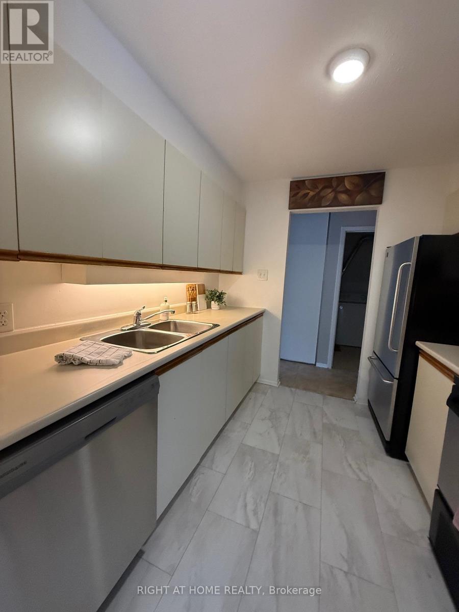 E - 1033 Cummings Avenue, Ottawa, Ontario  K1J 9K6 - Photo 9 - X12438912