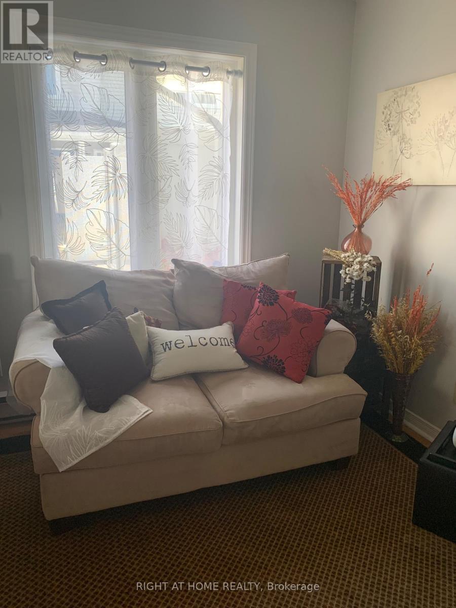 E - 1033 Cummings Avenue, Ottawa, Ontario  K1J 9K6 - Photo 5 - X12438912