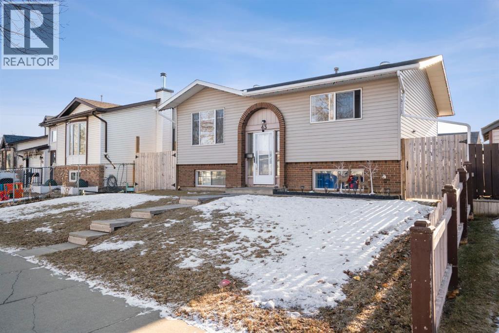 43 Applewood Drive Se, Calgary, Alberta  T2A 7L2 - Photo 3 - A2281245