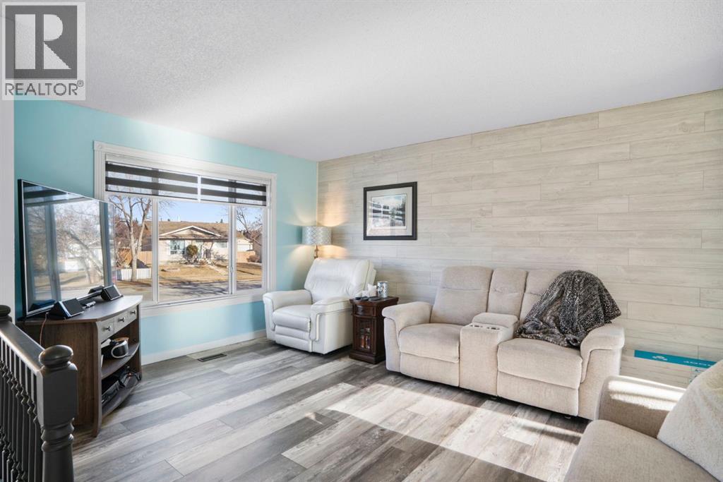 43 Applewood Drive Se, Calgary, Alberta  T2A 7L2 - Photo 6 - A2281245