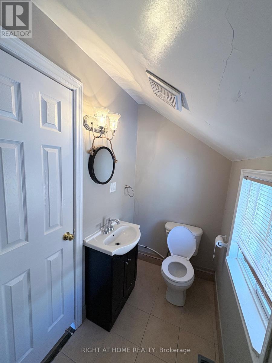 Upper - 94 Park Road S, Oshawa, Ontario  L1J 4G9 - Photo 10 - E12727868