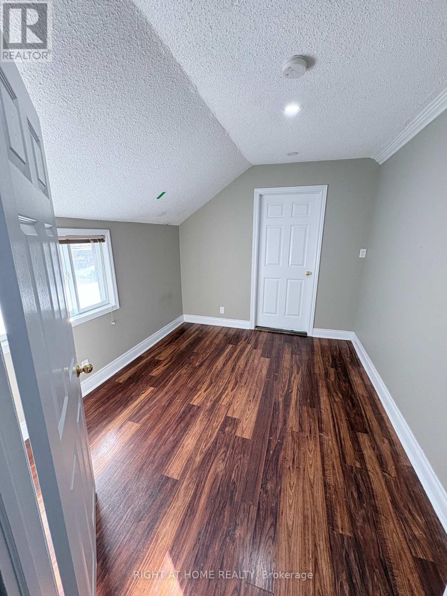 Upper - 94 Park Road S, Oshawa, Ontario  L1J 4G9 - Photo 3 - E12727868