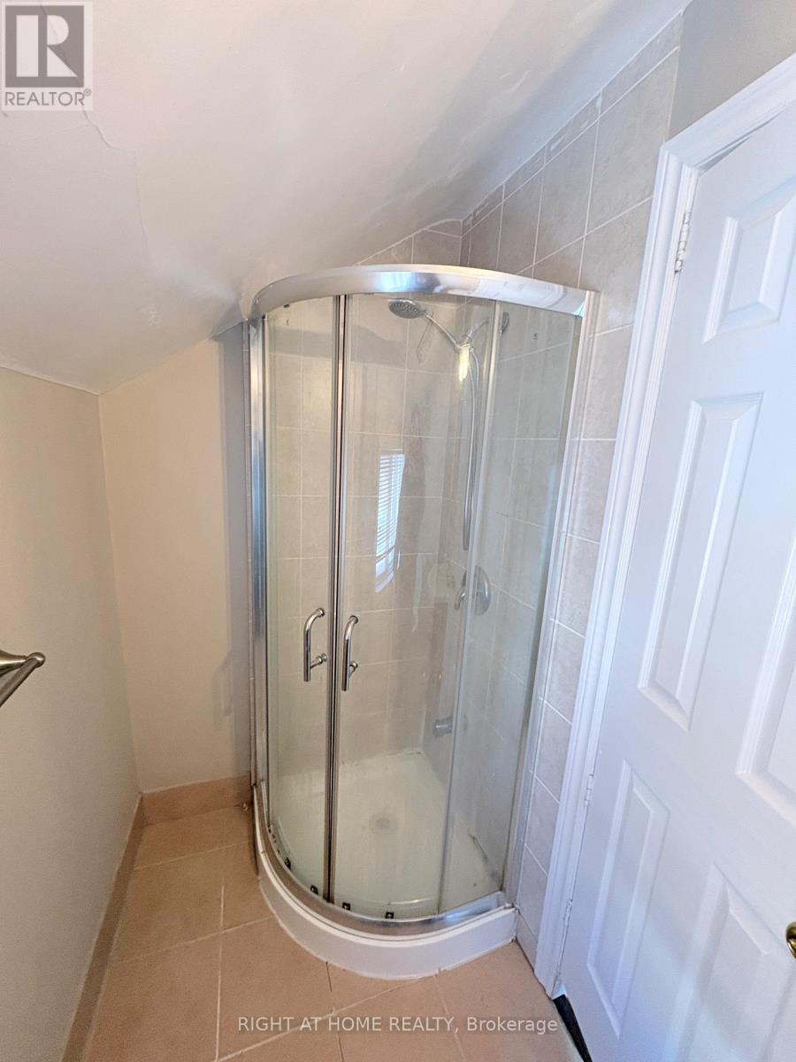 Upper - 94 Park Road S, Oshawa, Ontario  L1J 4G9 - Photo 9 - E12727868