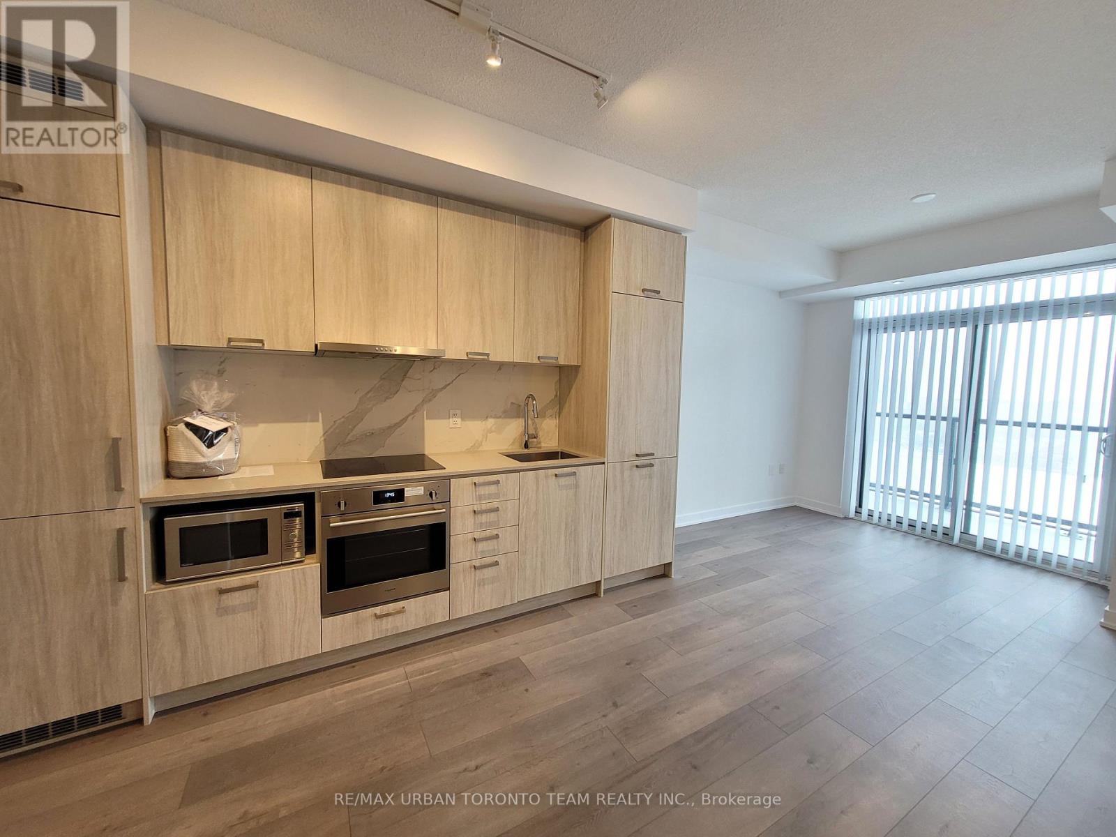 901 - 38 Honeycrisp Crescent, Vaughan, Ontario  L4K 5C3 - Photo 3 - N12727876