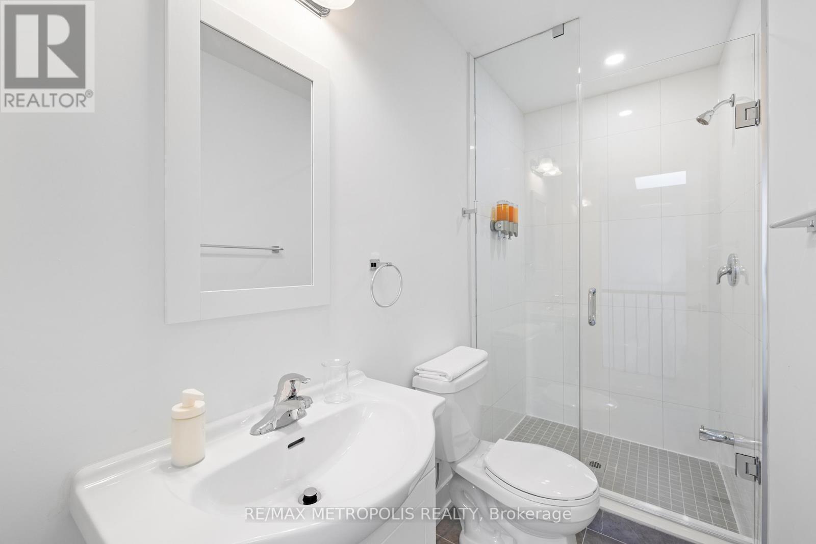 Laneway - 449 Lansdowne Avenue, Toronto, Ontario  M6H 3Y2 - Photo 22 - C12727910