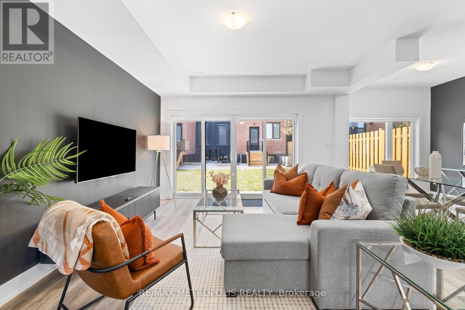 Laneway - 449 Lansdowne Avenue, Toronto, Ontario  M6H 3Y2 - Photo 4 - C12727910