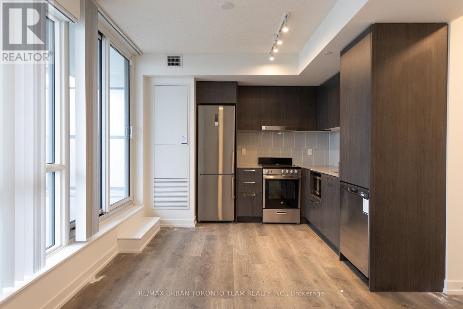 712 - 195 COMMERCE STREET, Vaughan, Ontario