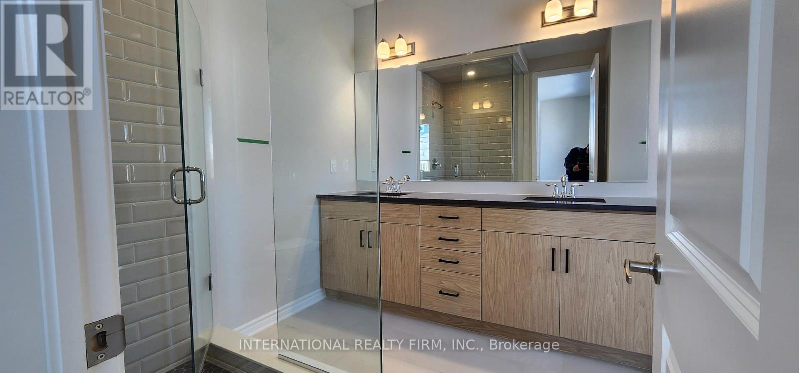 1260 Maverick Way Maverick Way, Oakville, Ontario  L6H 8B2 - Photo 9 - W12727916