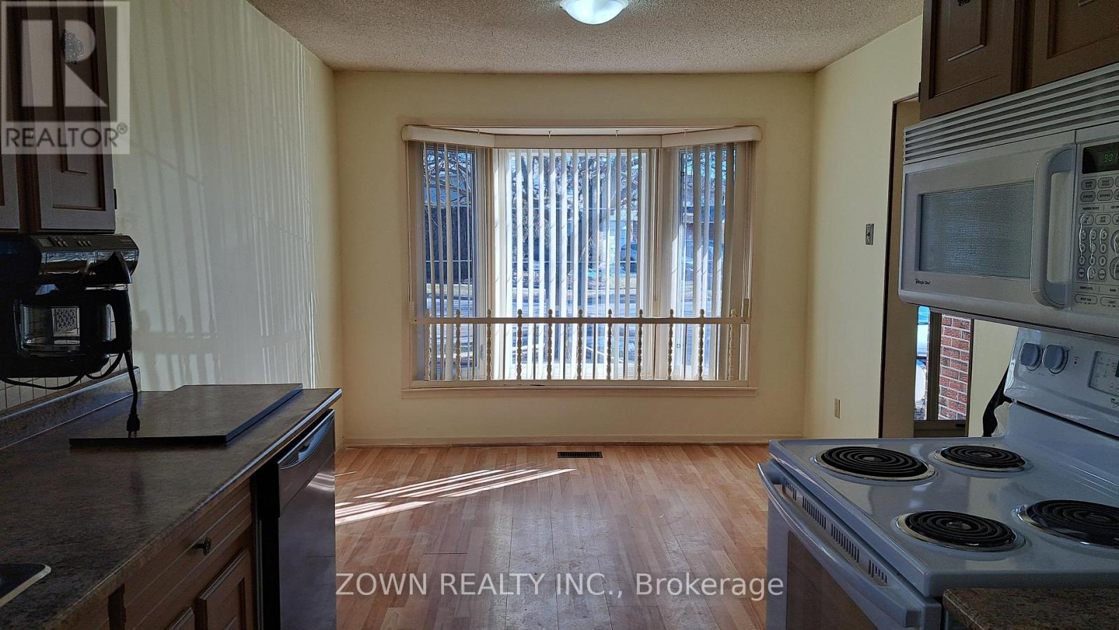 72 Norbert Road, Brampton, Ontario  L6Y 2K1 - Photo 2 - W12727920