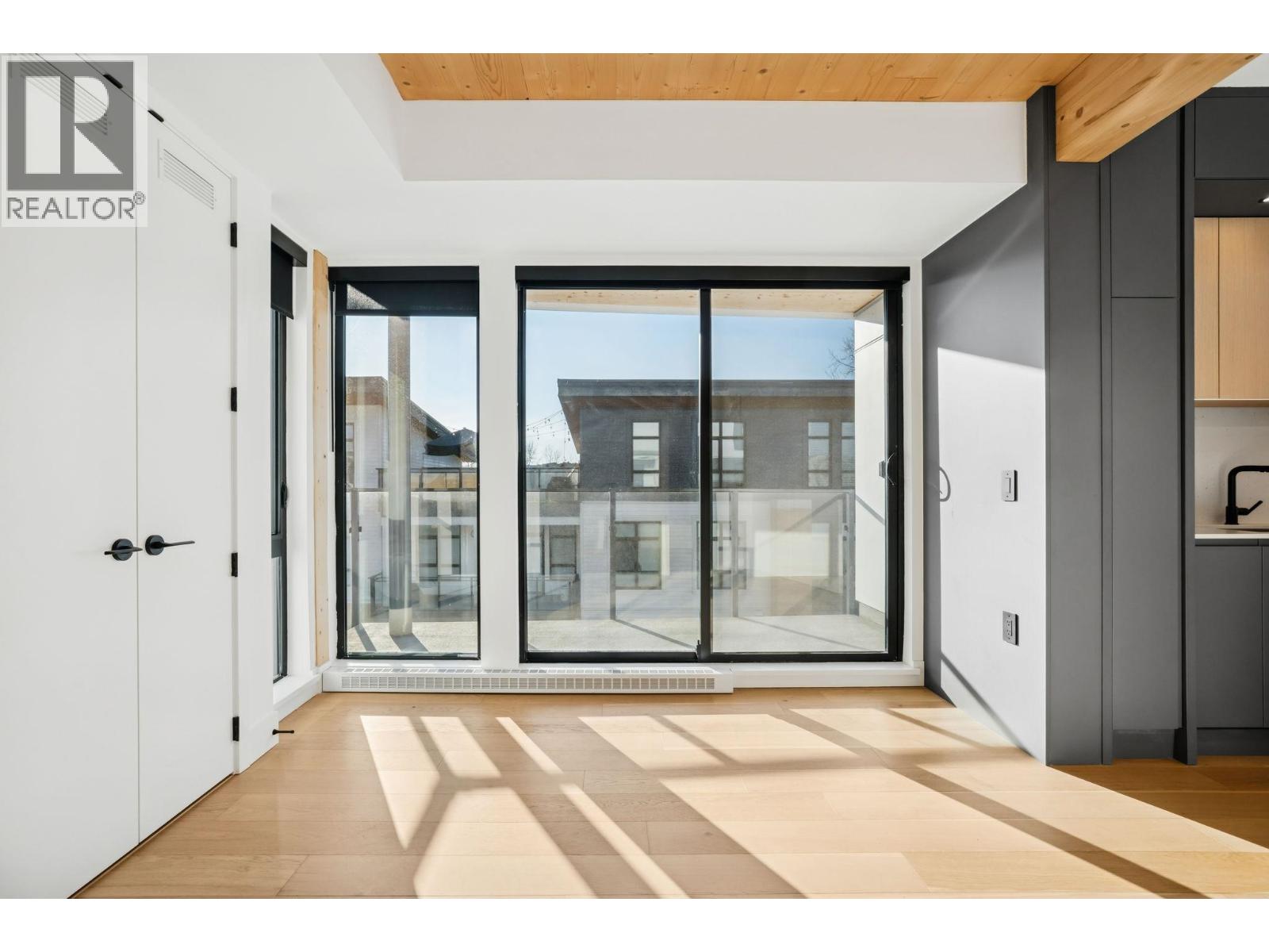 511 310 Salter Street, New Westminster, British Columbia  V3M 0N7 - Photo 2 - R3054963