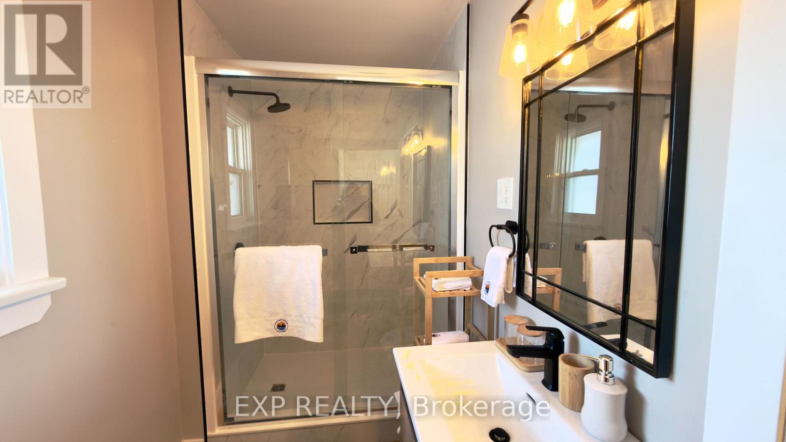 1515 Dufferin Street, Whitby, Ontario  L1N 1B3 - Photo 6 - E12727950