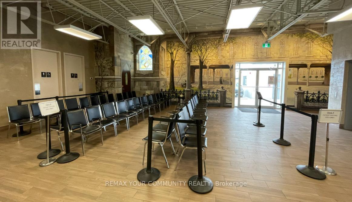 28 Vanley Crescent, Toronto, Ontario  M3J 2B8 - Photo 6 - W12727960