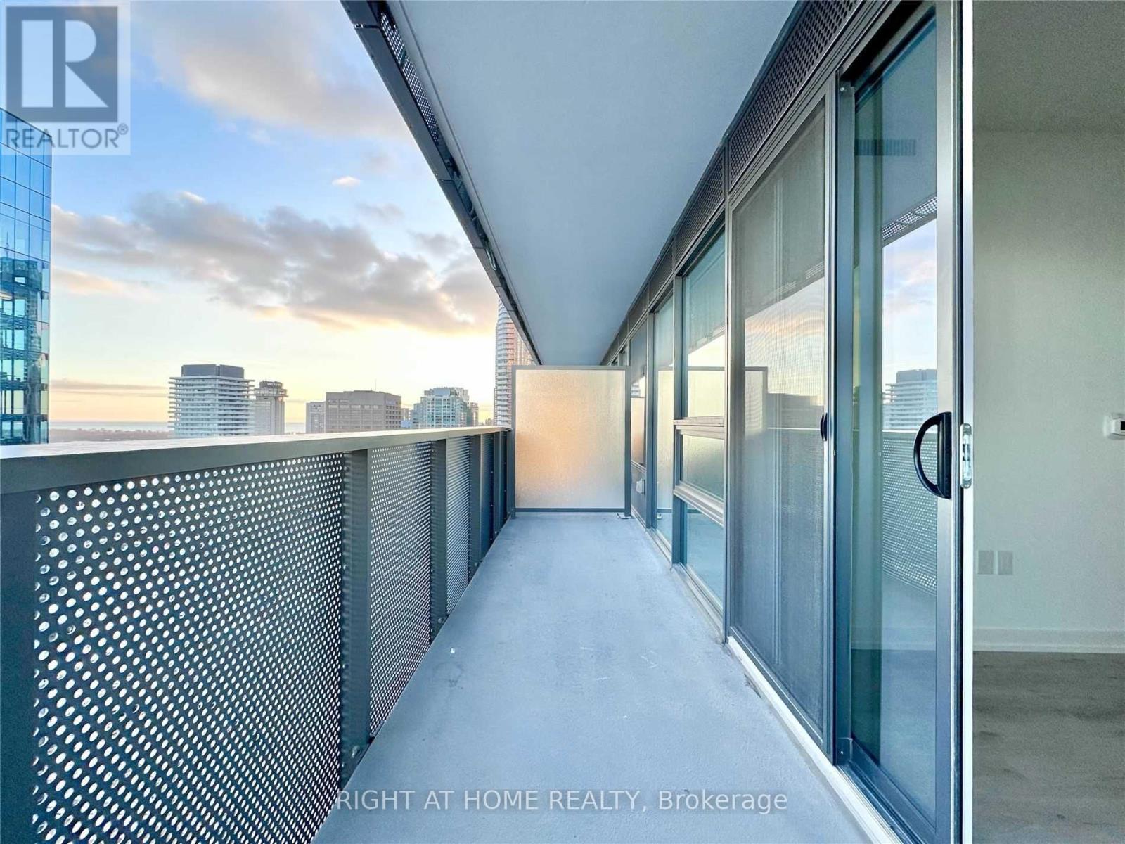 2808 - 138 Downes Street, Toronto, Ontario  M5E 0E4 - Photo 4 - C12727972