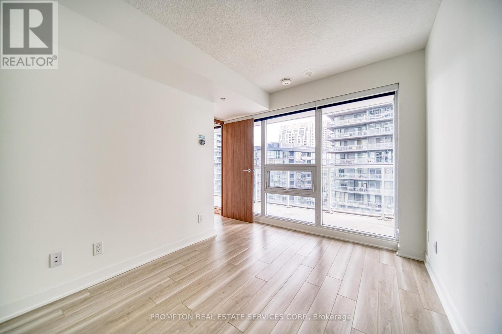 1002 - 19 Bathurst Street, Toronto, Ontario  M5V 0N2 - Photo 10 - C12727994