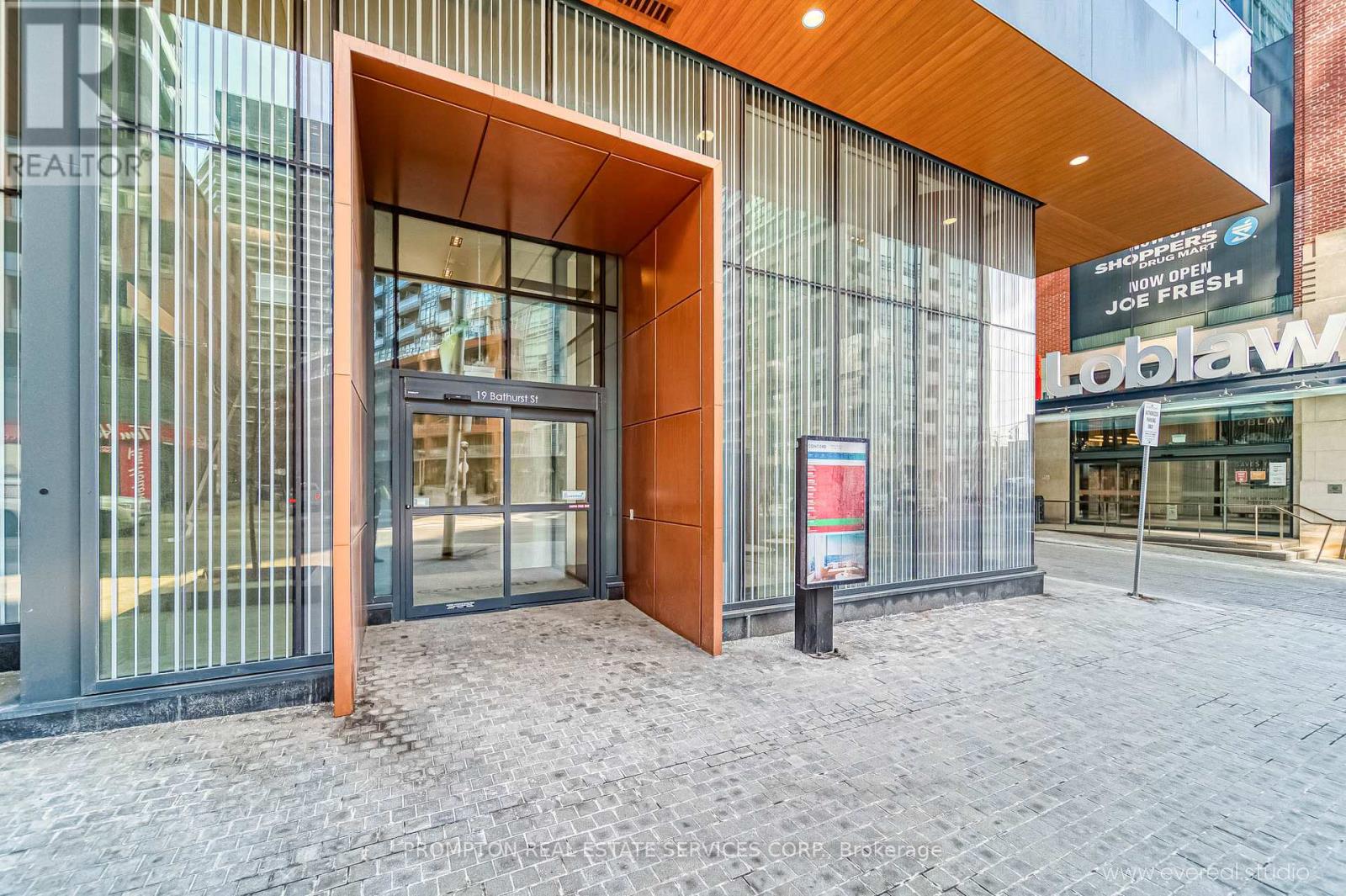 1002 - 19 Bathurst Street, Toronto, Ontario  M5V 0N2 - Photo 2 - C12727994