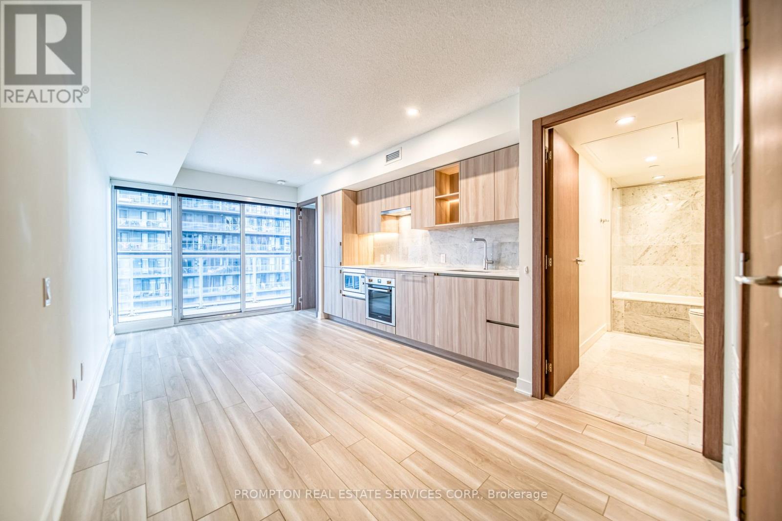 1002 - 19 Bathurst Street, Toronto, Ontario  M5V 0N2 - Photo 3 - C12727994