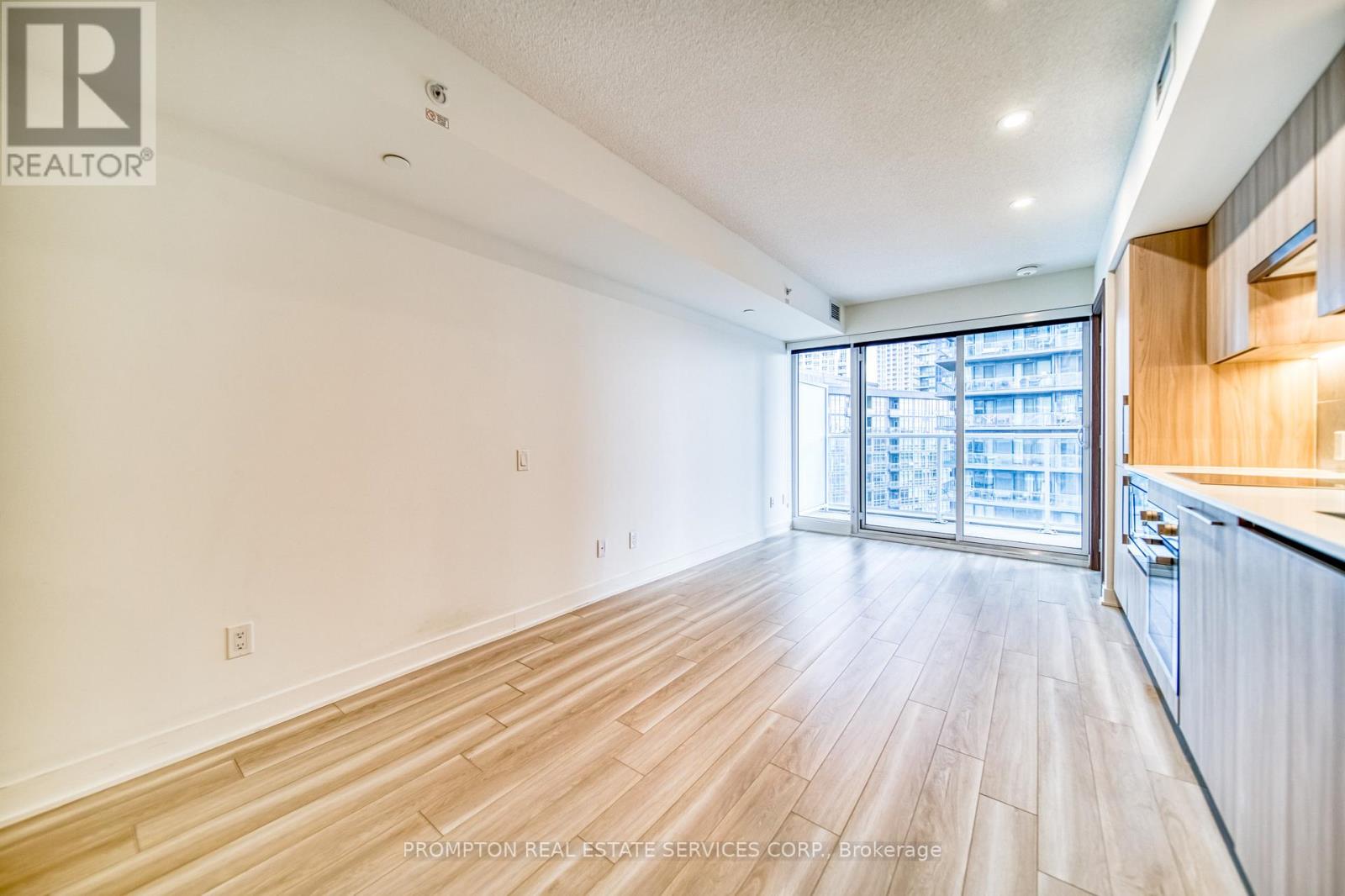 1002 - 19 Bathurst Street, Toronto, Ontario  M5V 0N2 - Photo 4 - C12727994