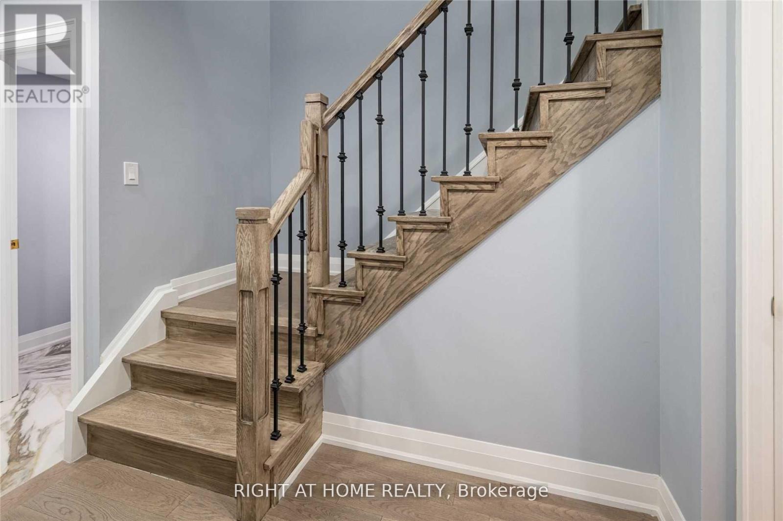 11 Michael Drive E, Richmond Hill, Ontario  L4C 5W6 - Photo 19 - N12727986