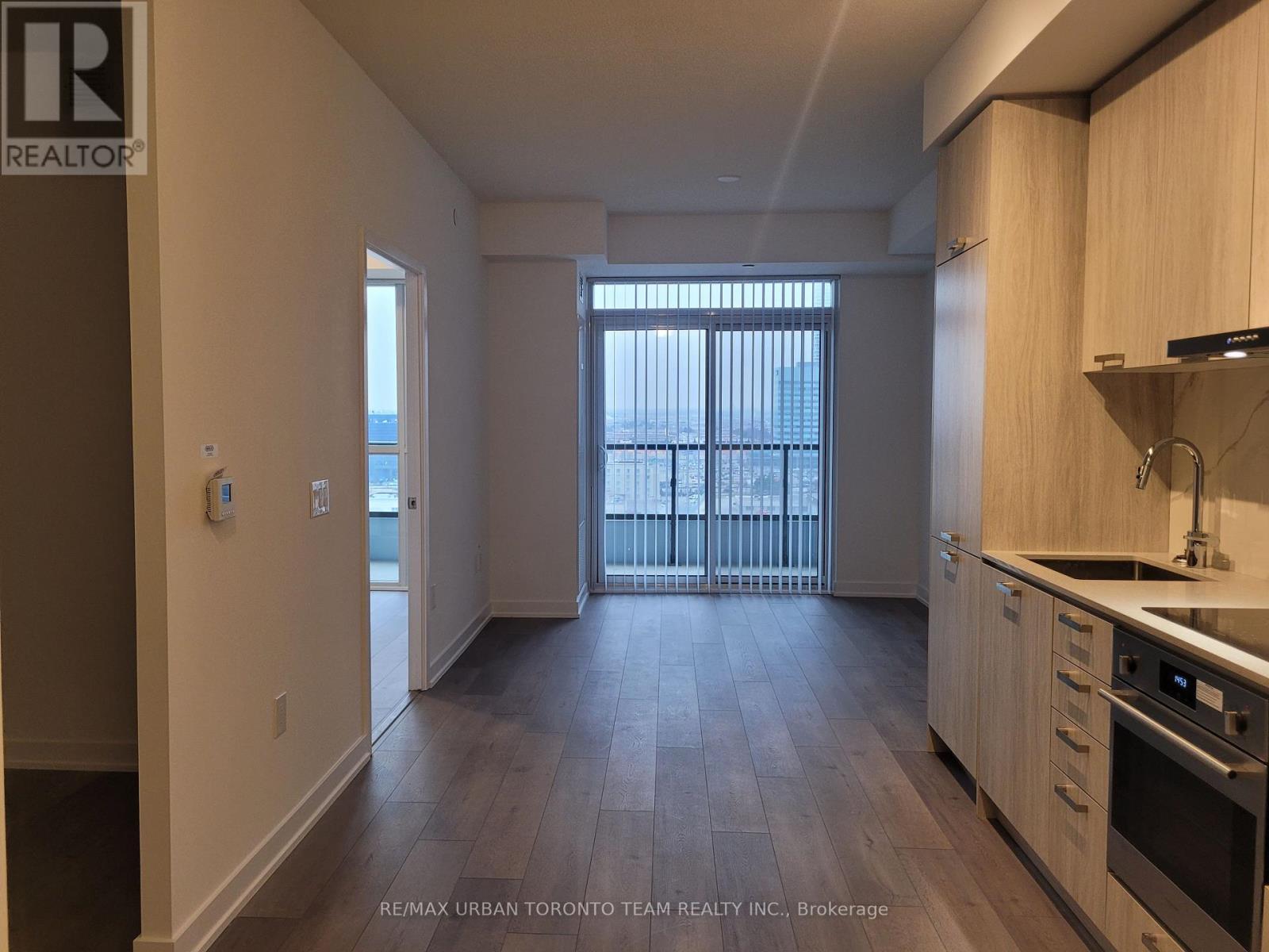 1611 - 10 HONEYCRISP CRESCENT, Vaughan, Ontario