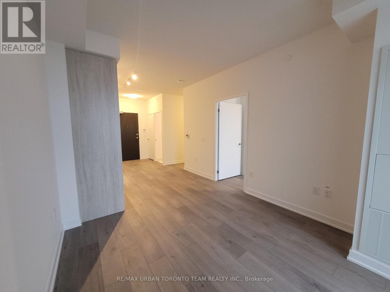 1611 - 10 Honeycrisp Crescent, Vaughan, Ontario  L4K 0M7 - Photo 4 - N12727998