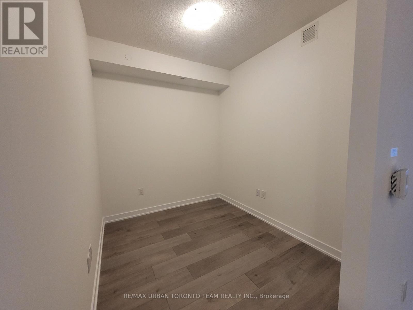 1611 - 10 Honeycrisp Crescent, Vaughan, Ontario  L4K 0M7 - Photo 8 - N12727998