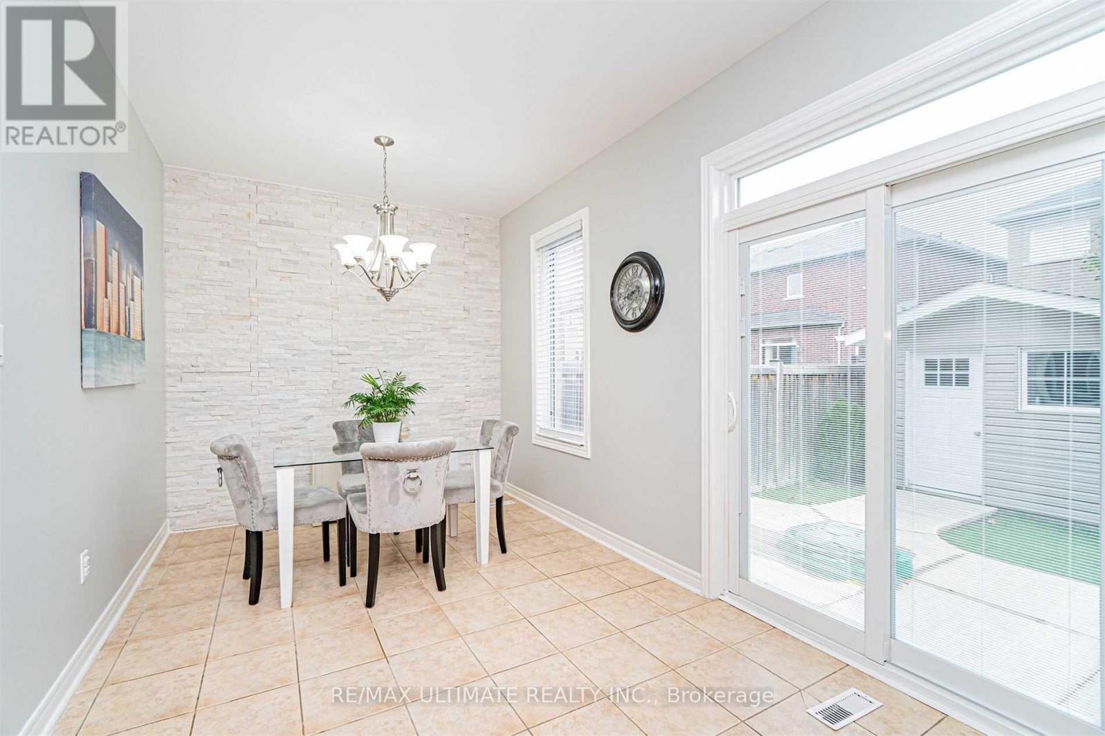 15 Windflower Road, Brampton, Ontario  L7A 0L9 - Photo 4 - W12727996