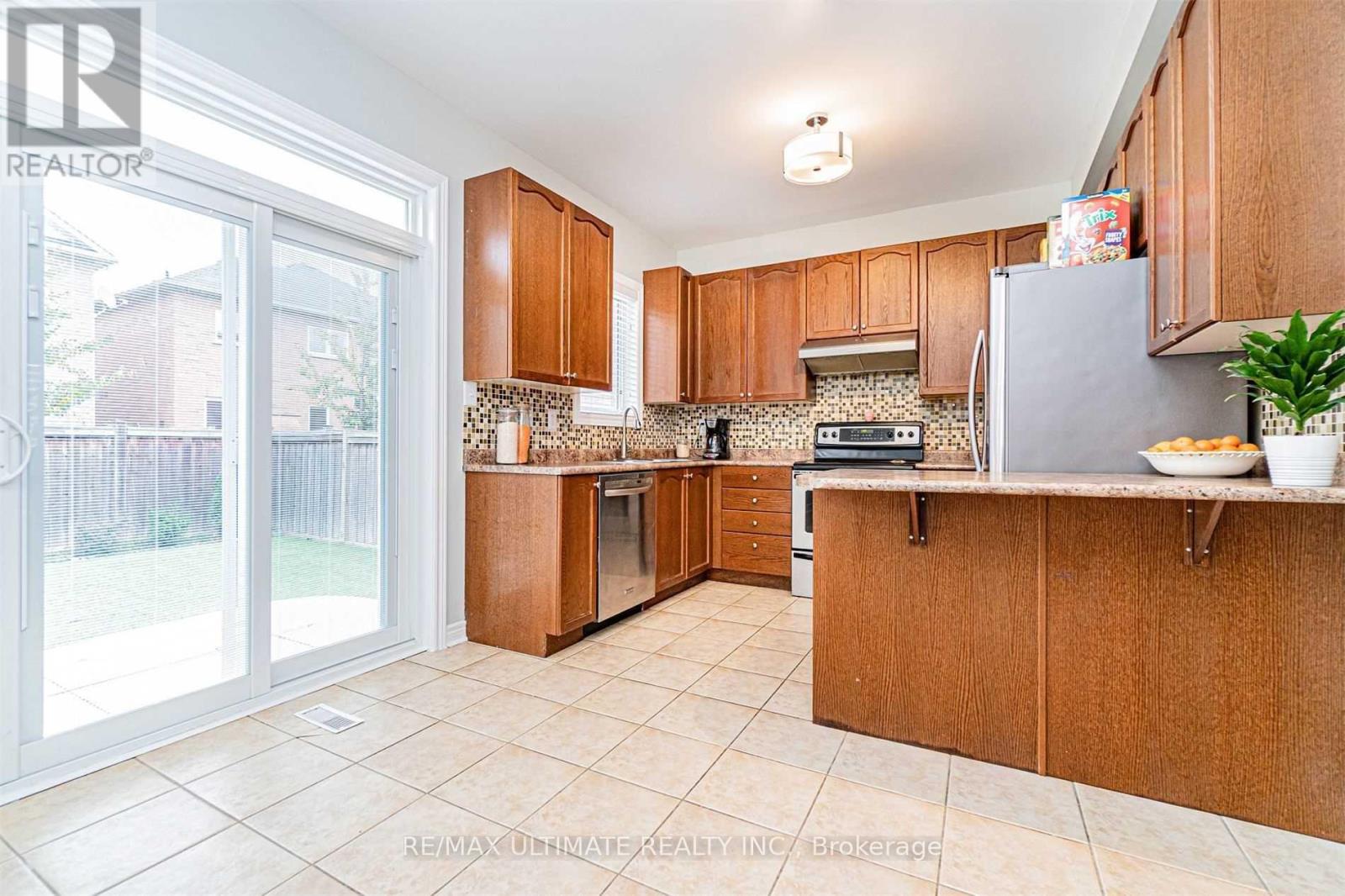 15 Windflower Road, Brampton, Ontario  L7A 0L9 - Photo 6 - W12727996