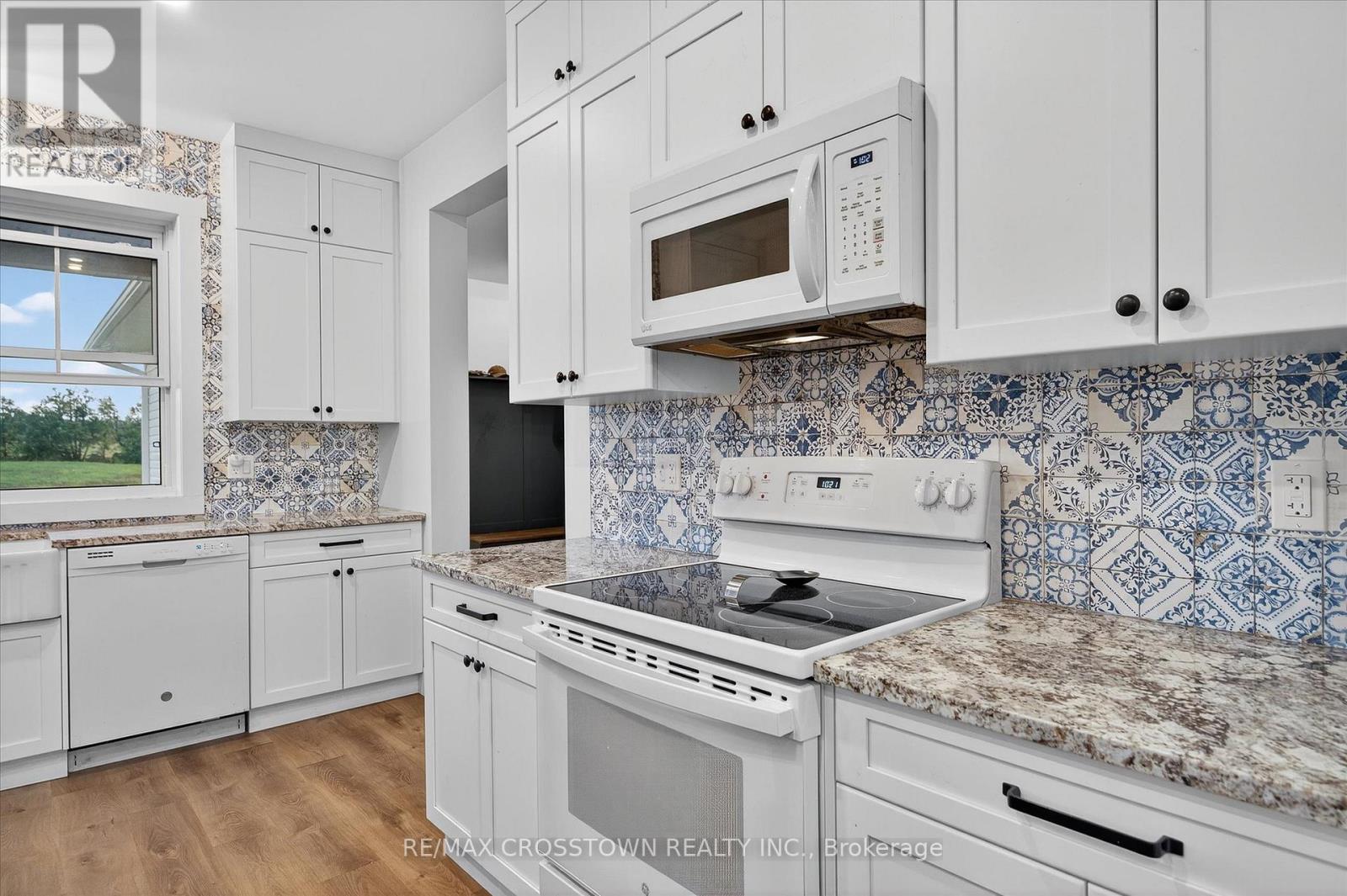 613 County Rd 8 Road, Douro-Dummer, Ontario  K0L 2B0 - Photo 17 - X12727988