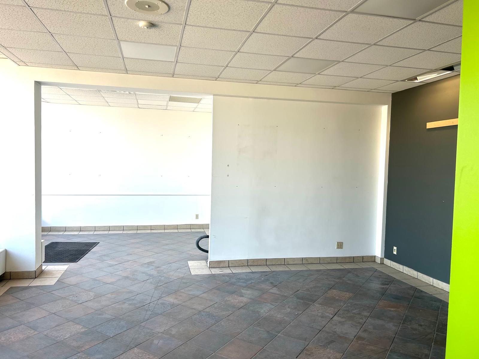 8951  82 Avenue, Edmonton, Alberta  T6C 0Z2 - Photo 6 - 43690782