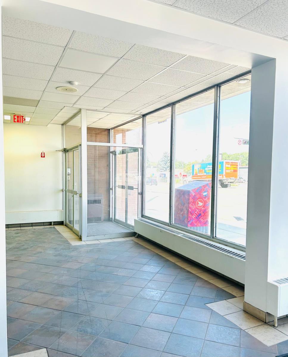 8951  82 Avenue, Edmonton, Alberta  T6C 0Z2 - Photo 3 - 43690782