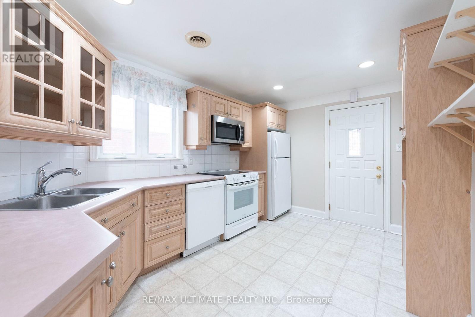 7 Joanith Upper Drive, Toronto, Ontario  M4B 1S6 - Photo 18 - E12728002