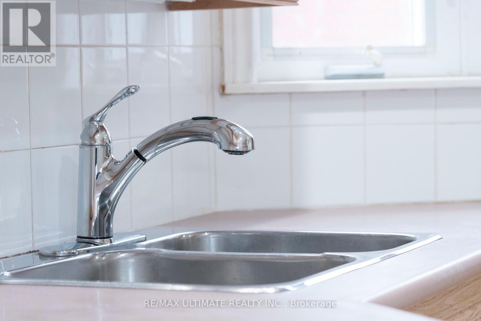 7 Joanith Upper Drive, Toronto, Ontario  M4B 1S6 - Photo 7 - E12728002