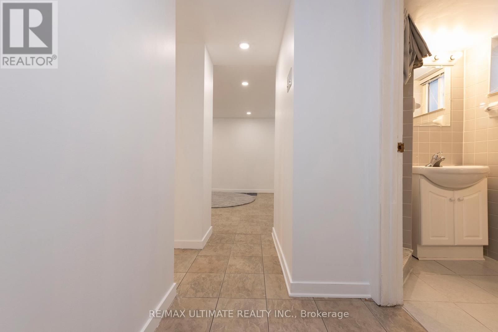 7 Joanith Lower Drive, Toronto, Ontario  M4B 1S6 - Photo 8 - E12728010