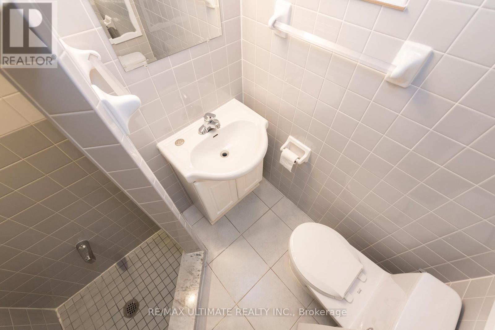 7 Joanith Lower Drive, Toronto, Ontario  M4B 1S6 - Photo 9 - E12728010