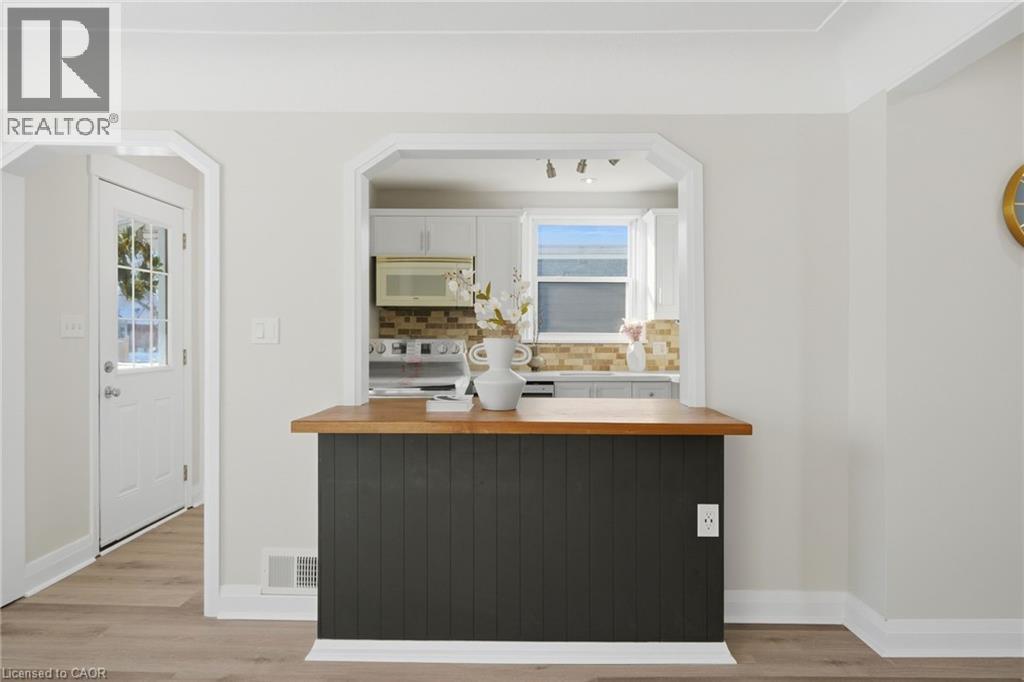 86 East 38th Street, Hamilton, Ontario  L8V 4E5 - Photo 3 - 40800809