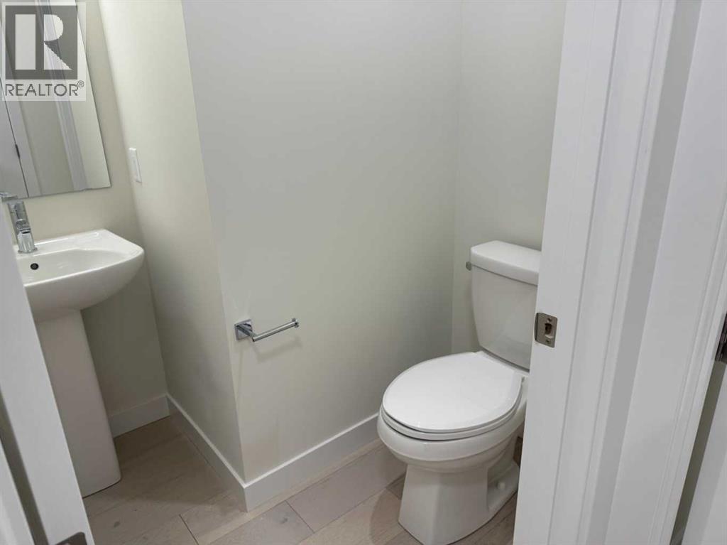 92 Sundown Crescent, Cochrane, Alberta  T4C 1Y3 - Photo 4 - A2228997