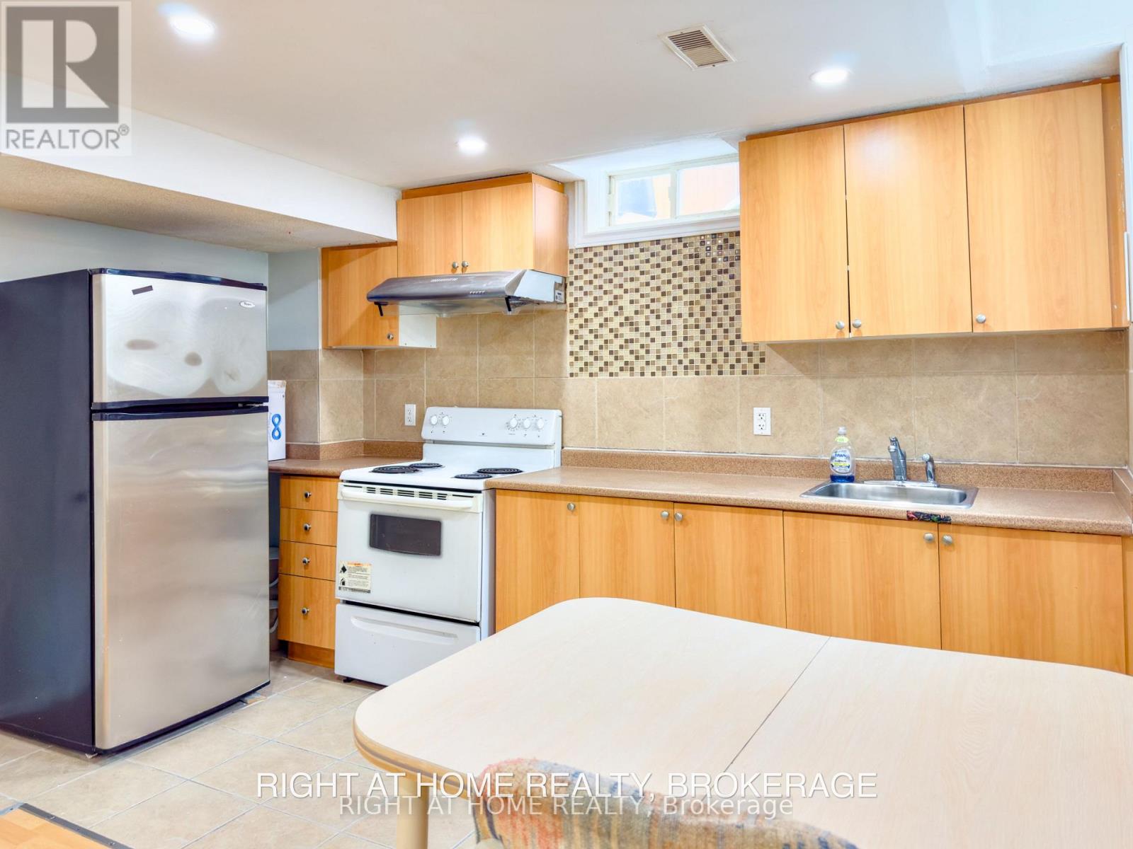 Lower - 1248 Mcmullen Crescent, Milton, Ontario  L9T 6X2 - Photo 8 - W12728008