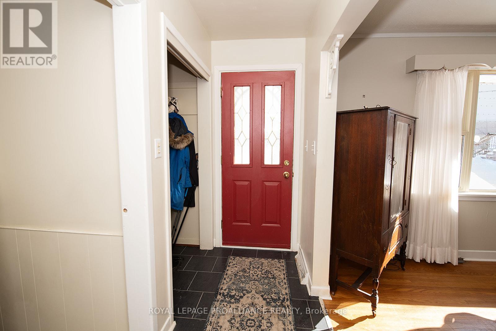 26 Plaza Square, Belleville, Ontario  K8N 4J3 - Photo 3 - X12723460