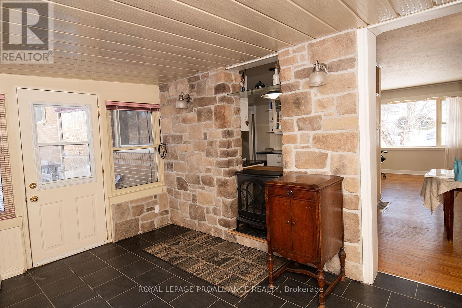 26 Plaza Square, Belleville, Ontario  K8N 4J3 - Photo 11 - X12723460