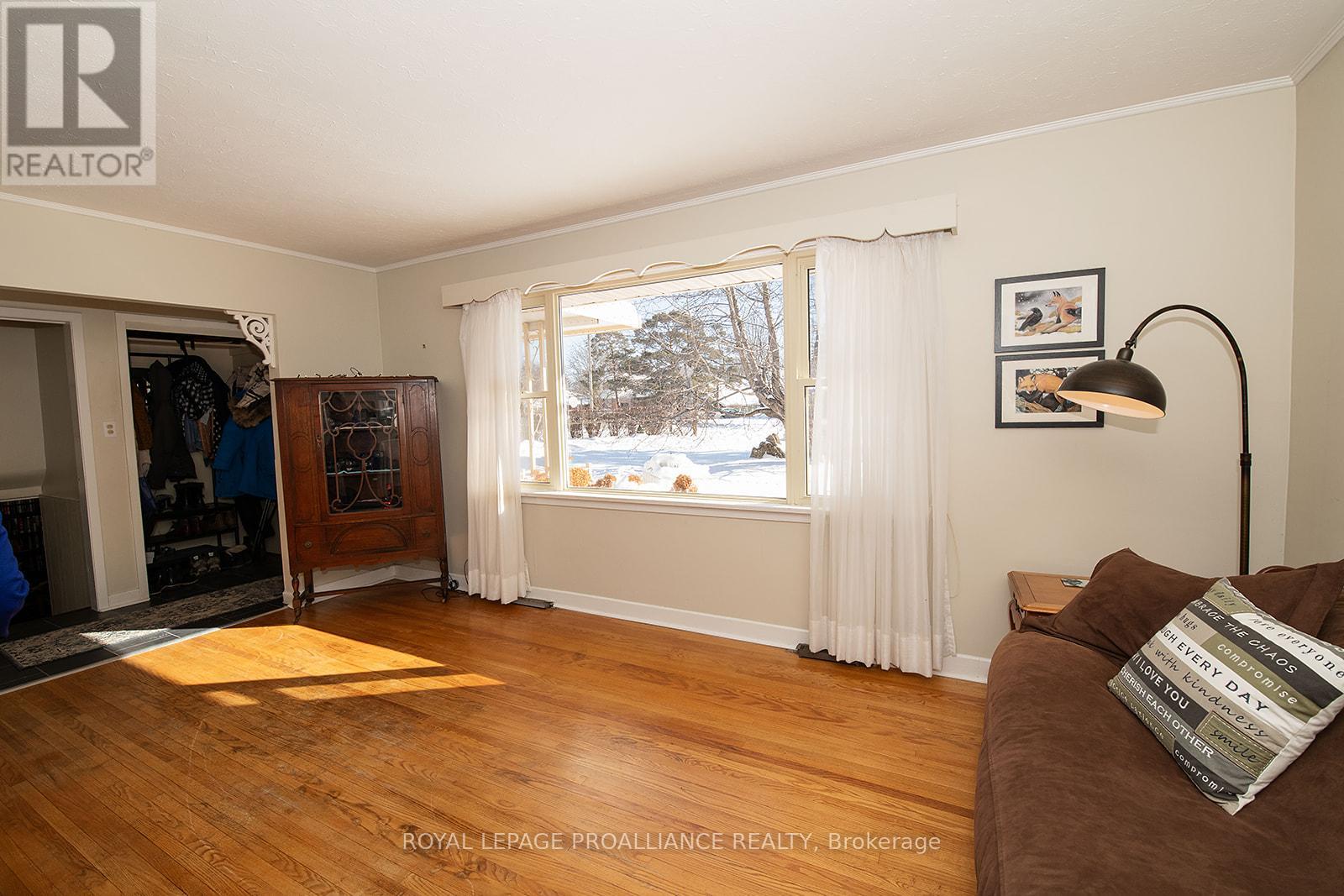 26 Plaza Square, Belleville, Ontario  K8N 4J3 - Photo 5 - X12723460