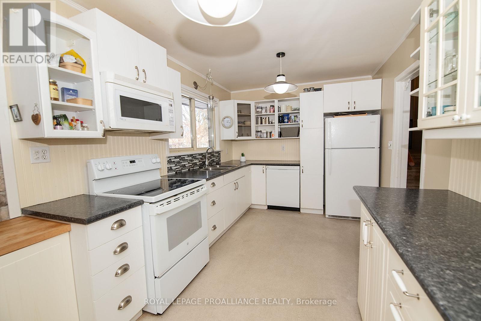 26 Plaza Square, Belleville, Ontario  K8N 4J3 - Photo 7 - X12723460