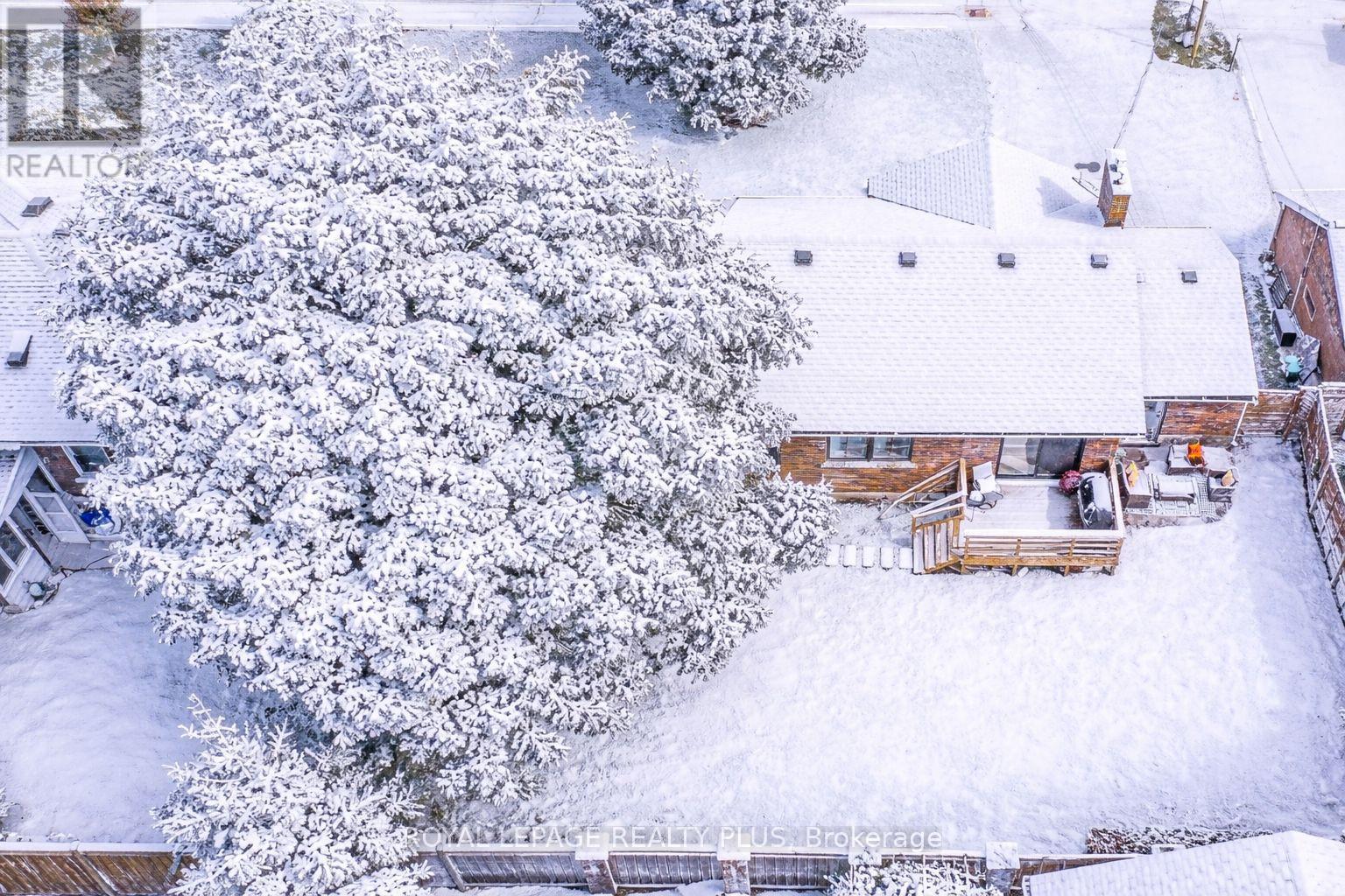 884 Eagle Drive, Burlington, Ontario  L7T 3A4 - Photo 2 - W12459574