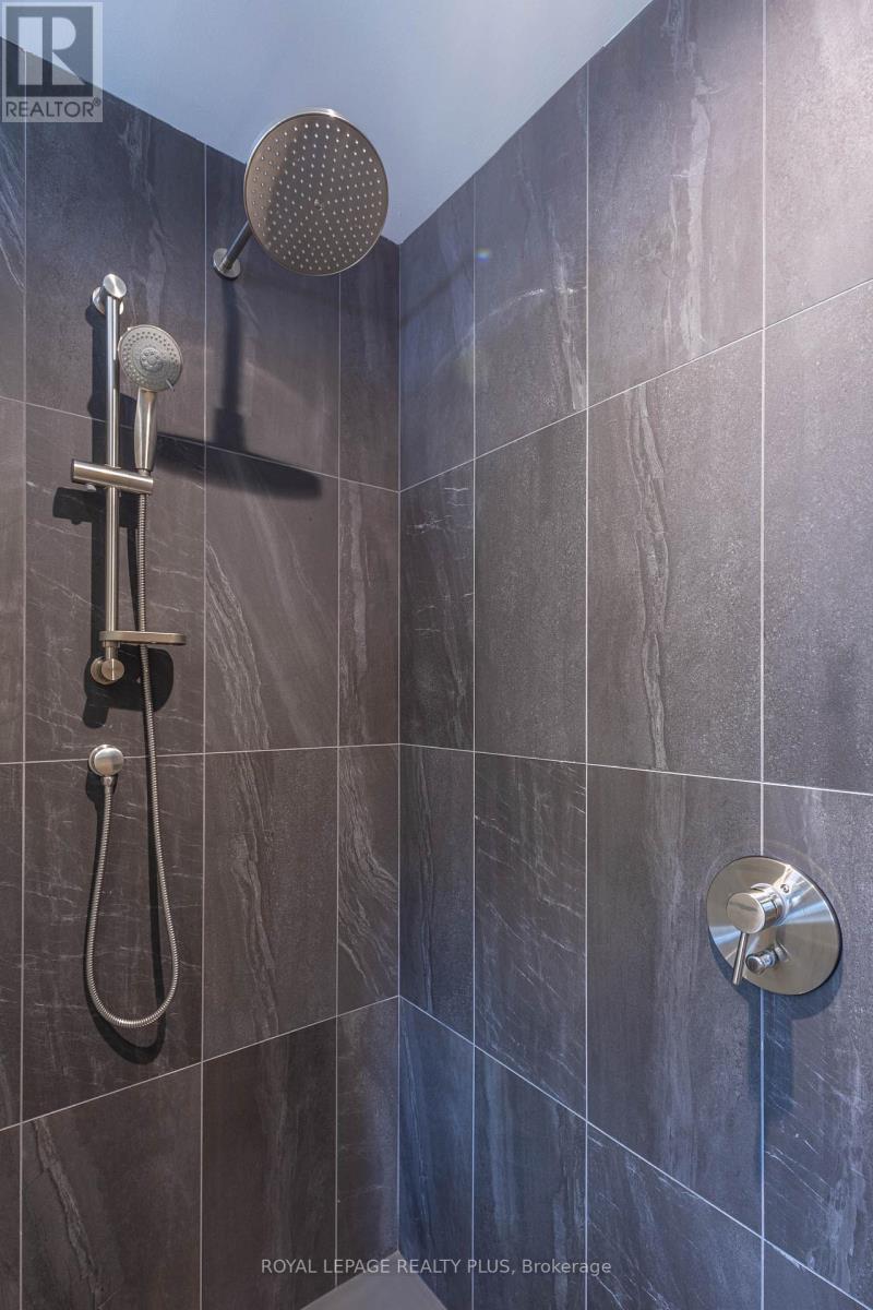 884 Eagle Drive, Burlington, Ontario  L7T 3A4 - Photo 29 - W12459574