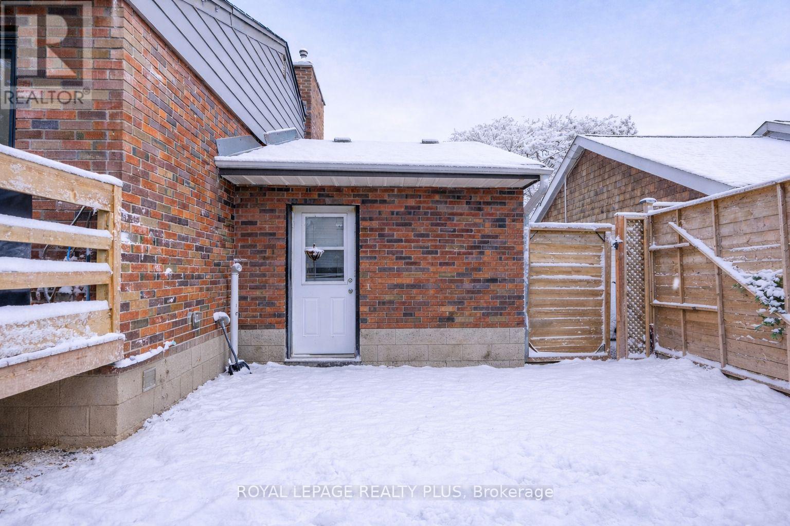 884 Eagle Drive, Burlington, Ontario  L7T 3A4 - Photo 3 - W12459574