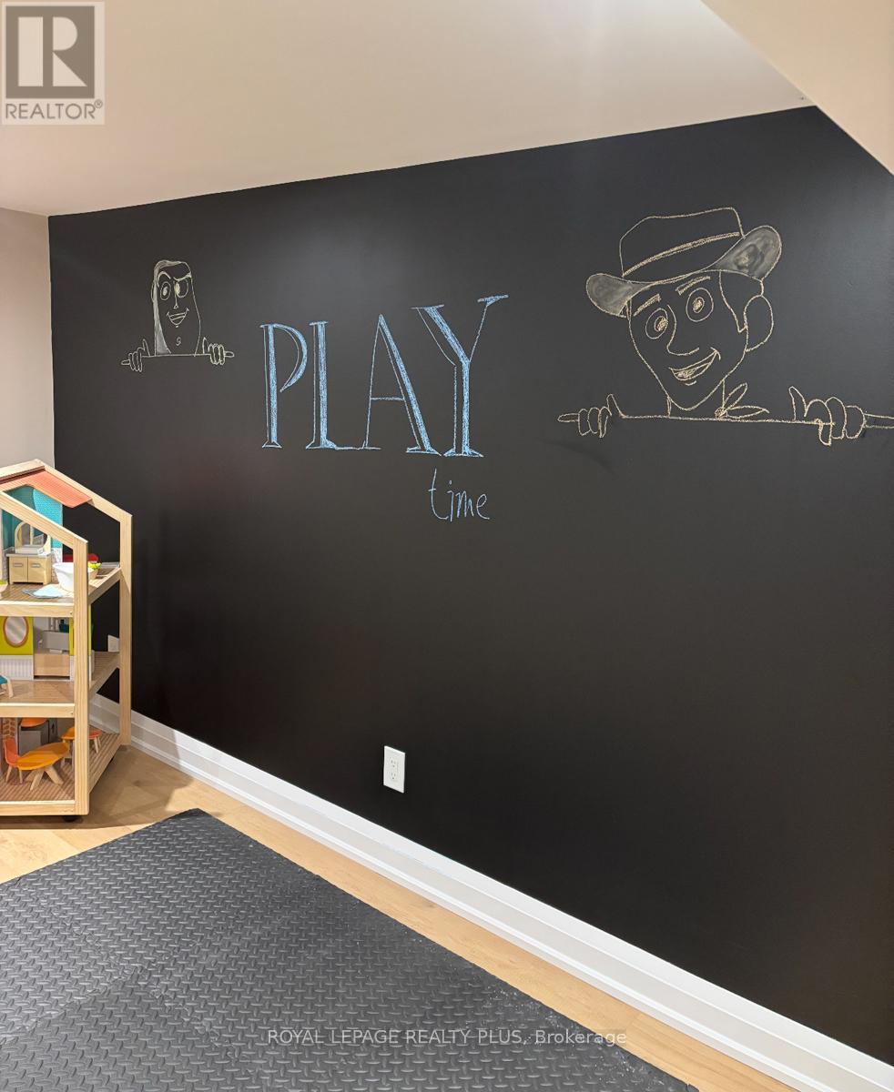 884 Eagle Drive, Burlington, Ontario  L7T 3A4 - Photo 42 - W12459574