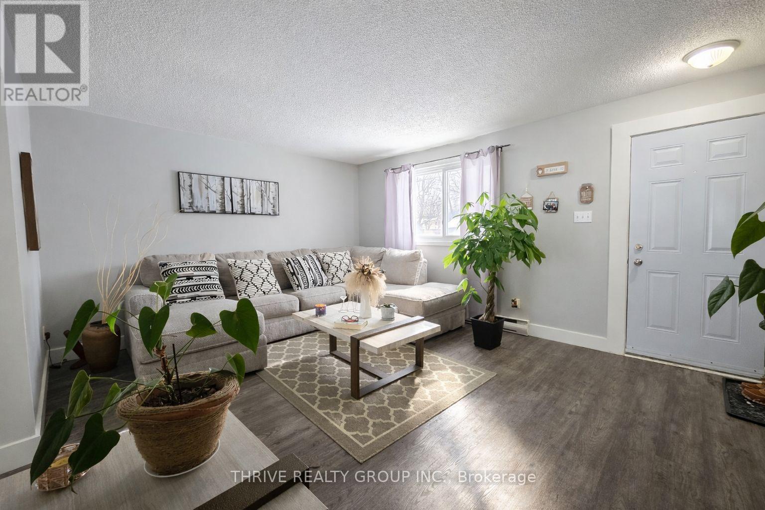 407 Griffith Street, London South, Ontario  N6K 2S3 - Photo 2 - X12728052